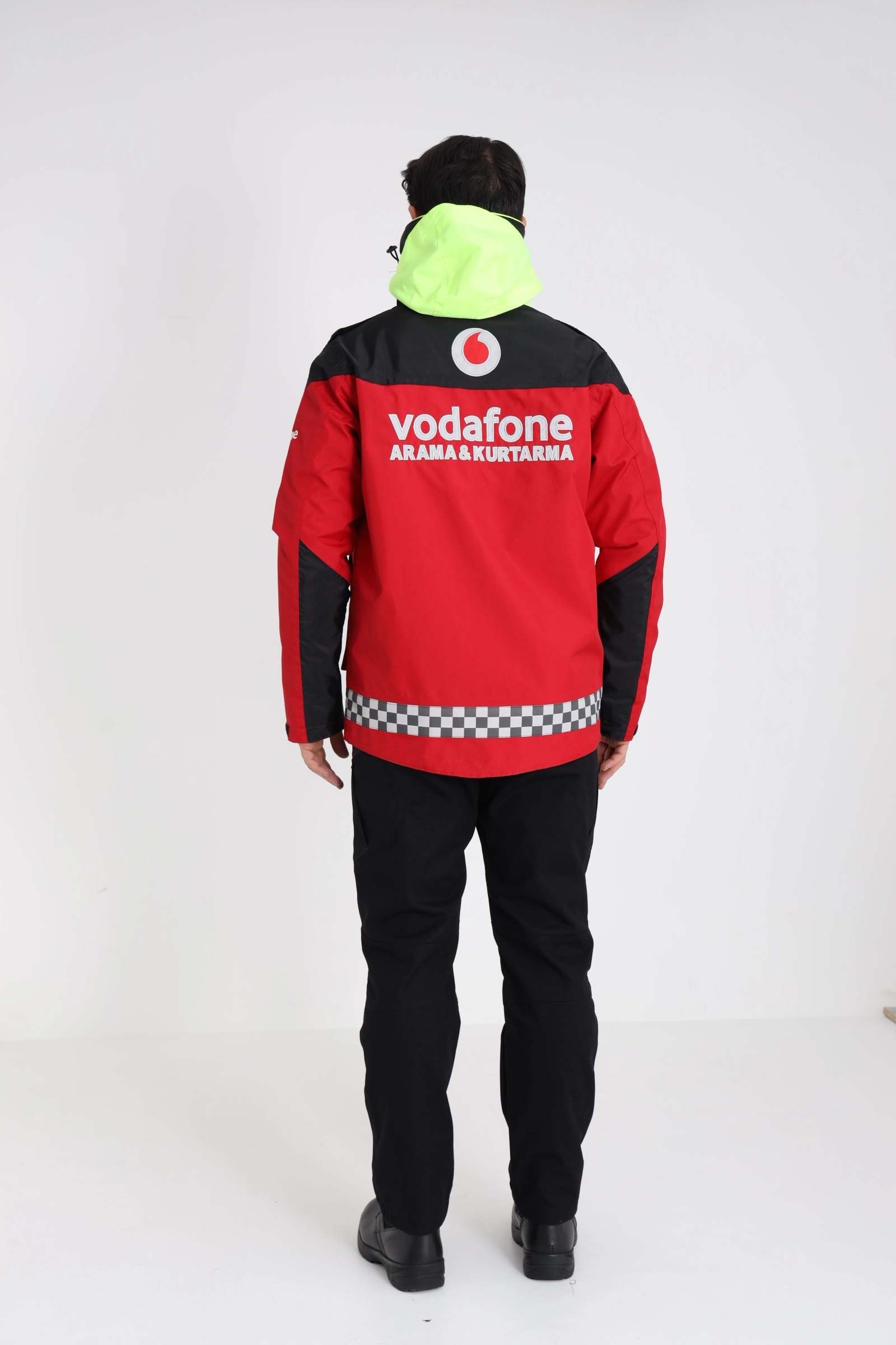 VODAFONE ARAMA KURTARMA KABAN PANTOLON TAKIMI